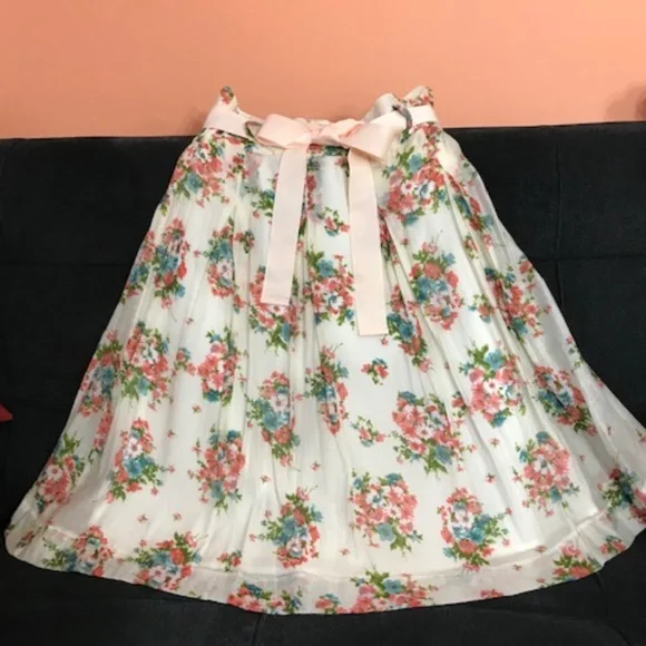 Delicate Flared Skirt - Picture 6 of 16